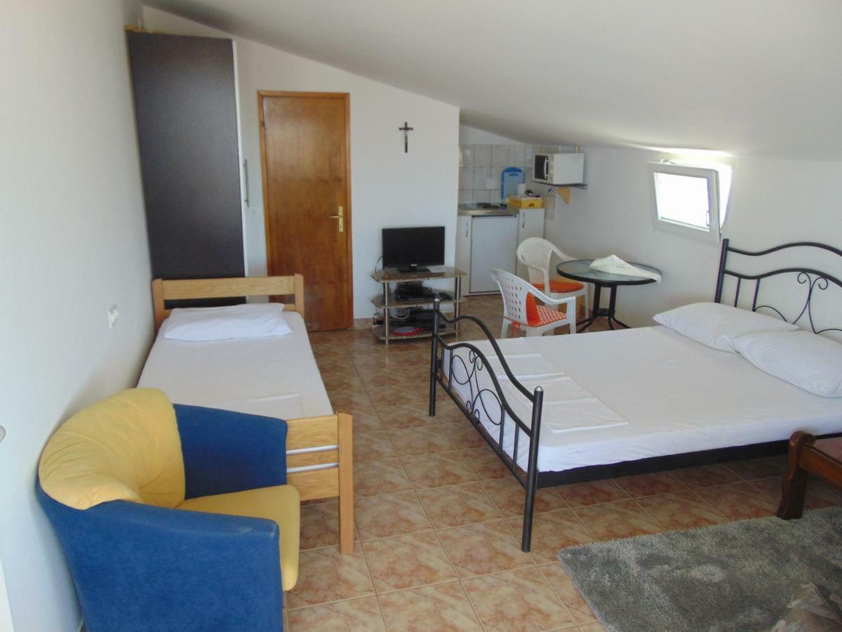 Apartman Ivana Vir Exterior foto